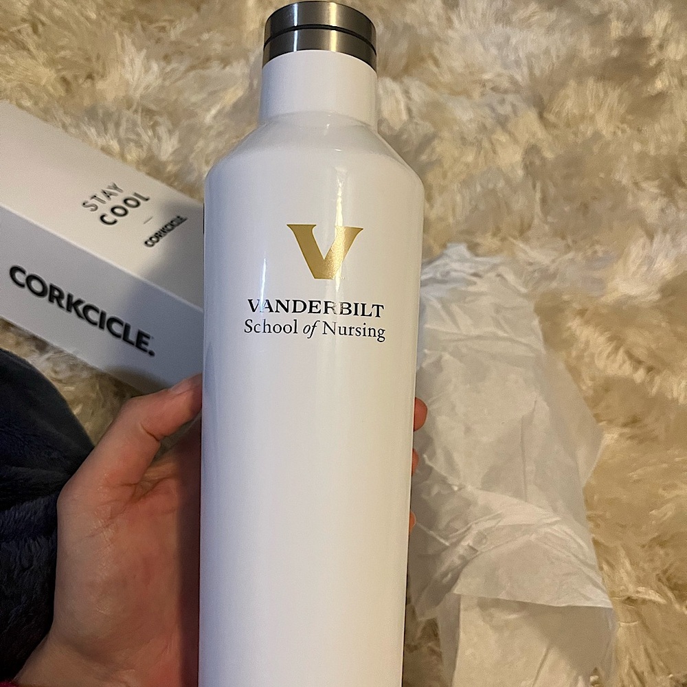 SOLD- Brand new Corkcicle Vanderbilt bottle
